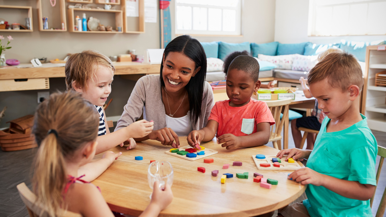 Pourquoi choisir les jouets Montessori pour l'éveil de votre enfant ?