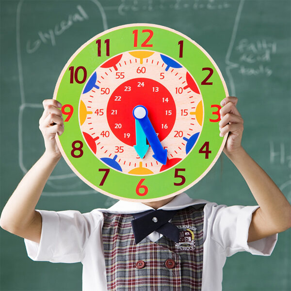 Horloge en bois pour enfants